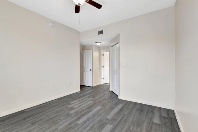 Building Photo - 9833 Baywinds Blvd