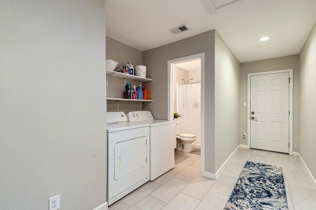 Building Photo - 10815 Lambert Cir