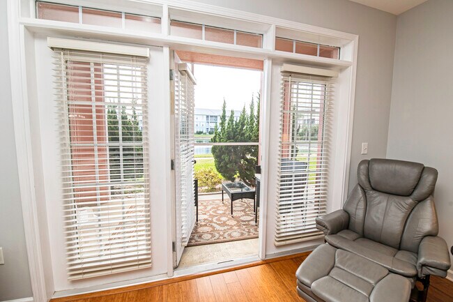 Building Photo - 235 Atlantis Cir