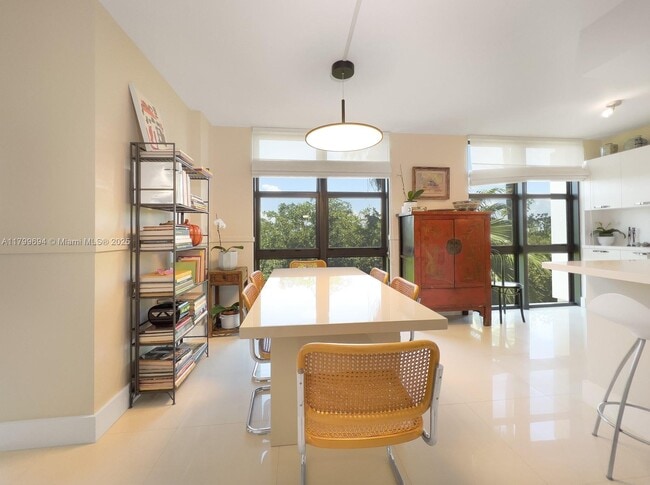 Building Photo - 1121 Crandon Blvd