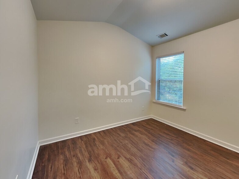 Building Photo - 1490 Aster Ives Dr