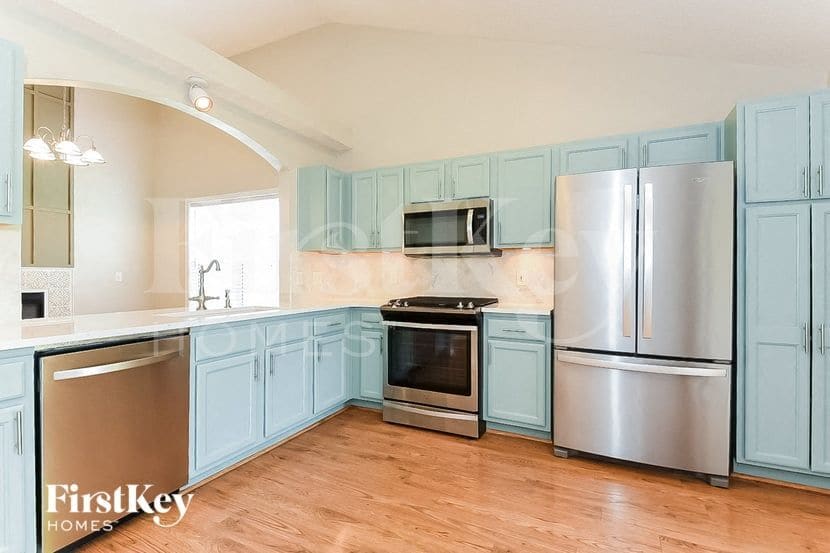 Building Photo - 307 White Oak Way