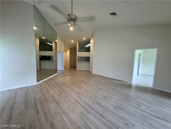 Building Photo - 1351 Park Lake Dr