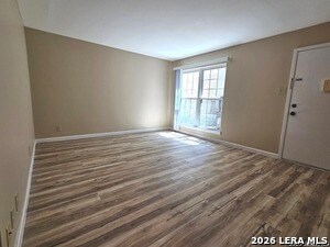 Building Photo - 8702 Village Dr