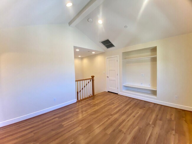 Building Photo - Modern Fremont Home with Expansive Loft for Rent!