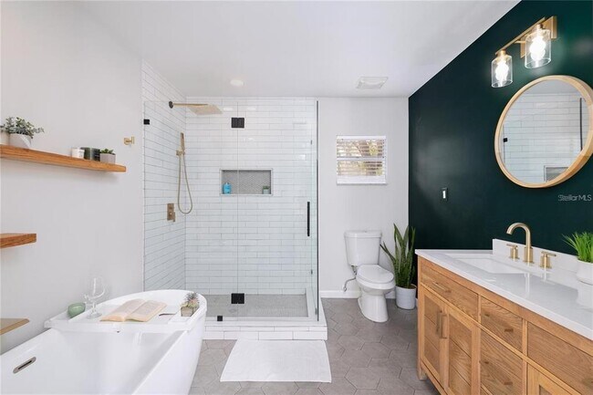 Building Photo - 1221 E Ida St