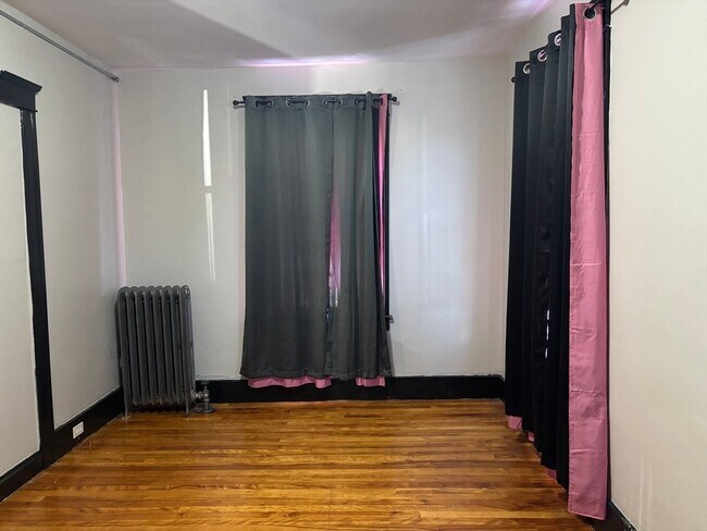 Building Photo - 26 Catharine St