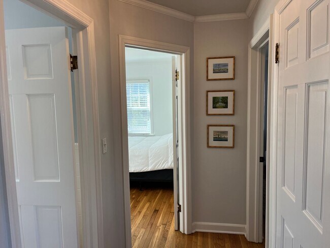 Building Photo - 3 Bedroom 2 Bath Fairfield House Near Southport