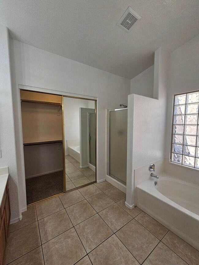 Building Photo - 3 Bedroom Home - No HOA - North Phoenix ** Move In Special $1000 off 1st Month**