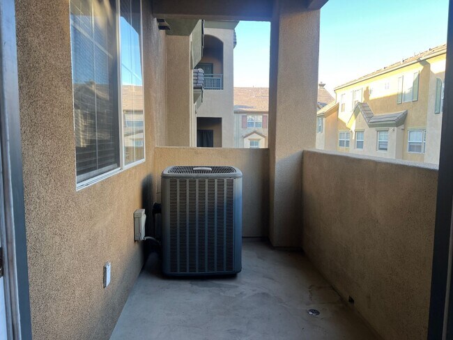 Building Photo - Great 2-bedroom 2 bath condo with A/C, 1 car garage and additional