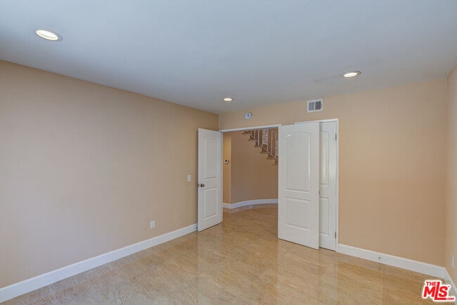 Building Photo - 4041 Alonzo Ave