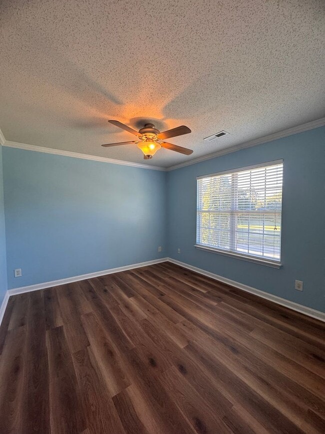 Building Photo - Fabulous 4BR 2.5 Home