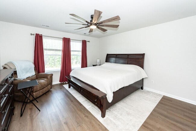Building Photo - 4 Bedroom, 2.5 Bathrooms in Watson Hill - Summerville