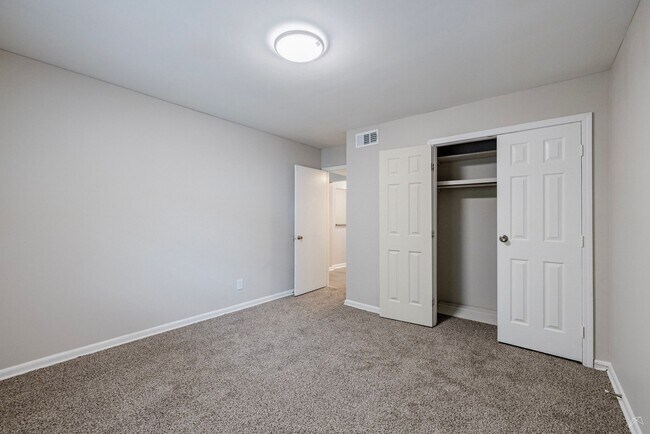 Building Photo - Spacious Apts - Excellent Tucker Location