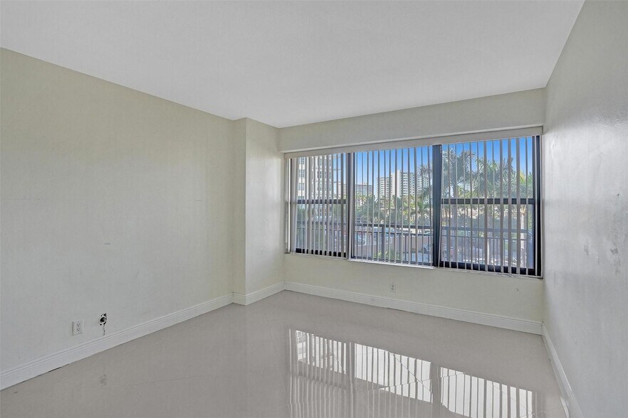 Building Photo - 3800 Galt Ocean Dr