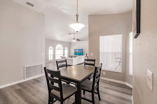 Building Photo - "Charming 3-Bedroom Home with 2 Full Baths and Spacious 2537 Sq Ft in North Port, FL!"