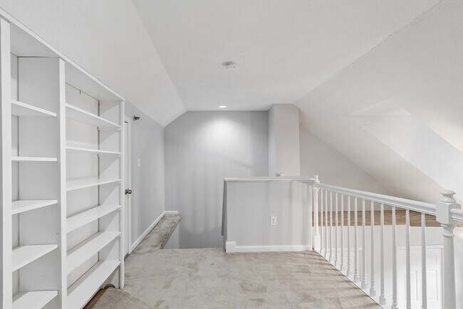 Building Photo - 148 Flower Ln