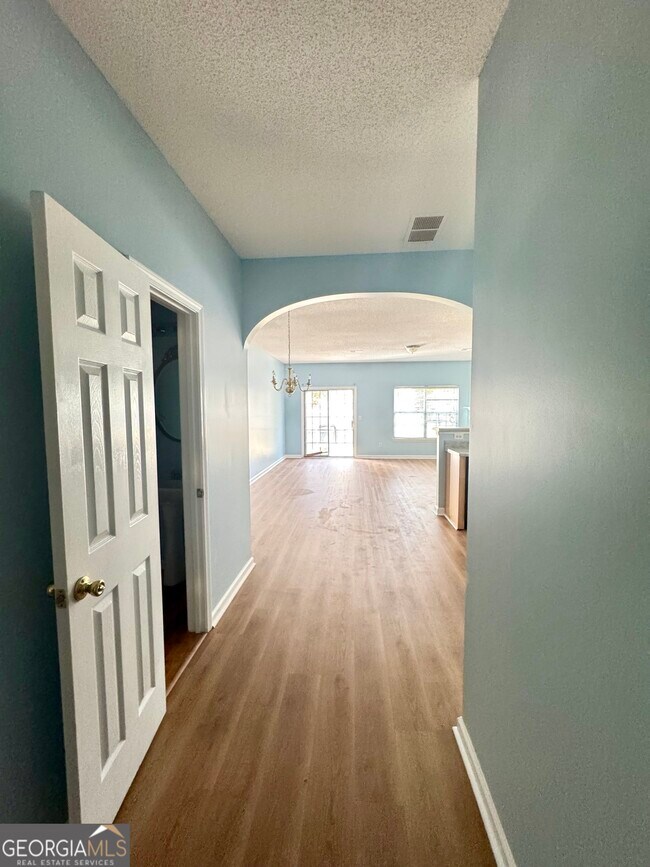 Building Photo - 3871 Pleasant Oaks Dr