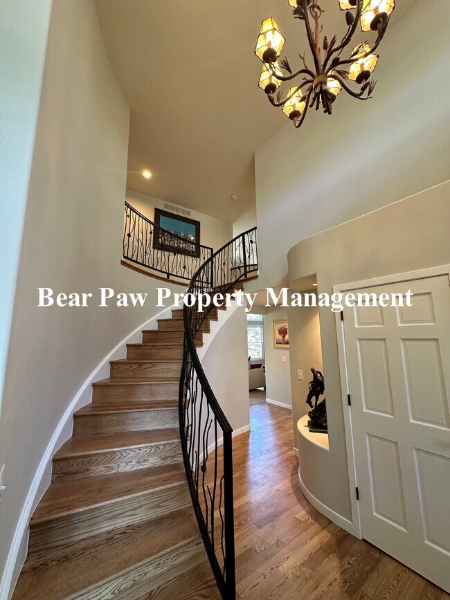 Building Photo - Magnificent Home in The Ridge!!
