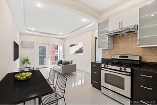 Building Photo - 360 43rd St