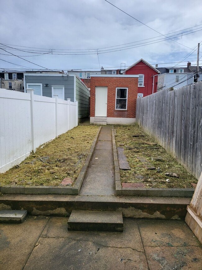 Building Photo - House for rent