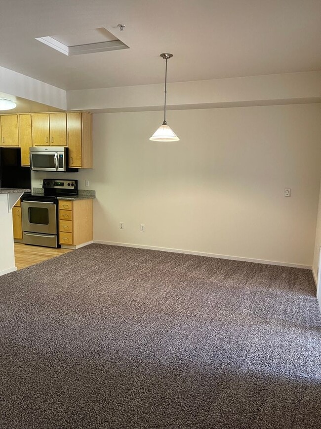 Building Photo - Beautiful Condo off Ellsworth!