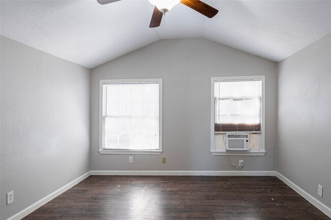 Building Photo - 2812 Cortlandt St