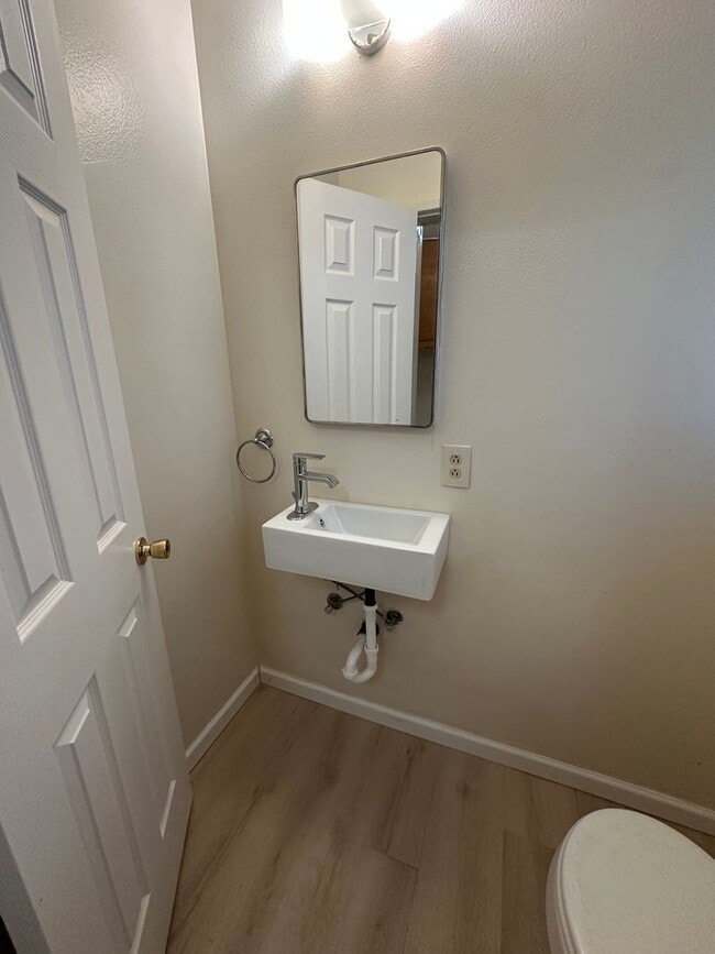 Building Photo - SPACIOUS MULTI-STORY 4 BEDROOM 2.5 BATHROOM HOME IN ANDERSON