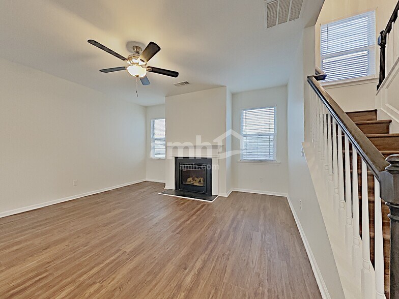 Building Photo - 323 Stoney Hollow Rd