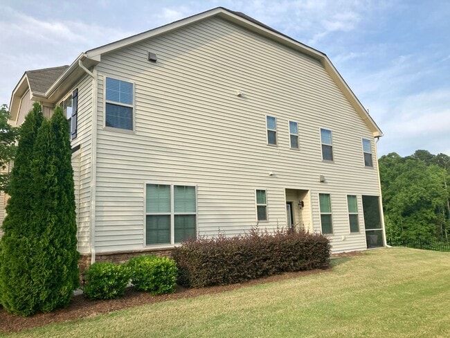 Building Photo - Beautiful 3 Bedroom, 2.5 bath with 2 Car Garage in Thompson Ridge!