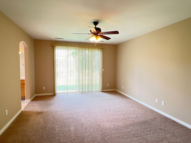 Building Photo - Northwest Bakersfield