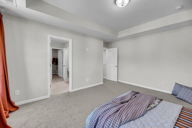 Building Photo - Beautiful 3 bedroom 2.5 bathroom two story home available in North Charleston!