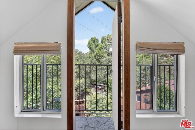 Building Photo - 21549 Summit Trail
