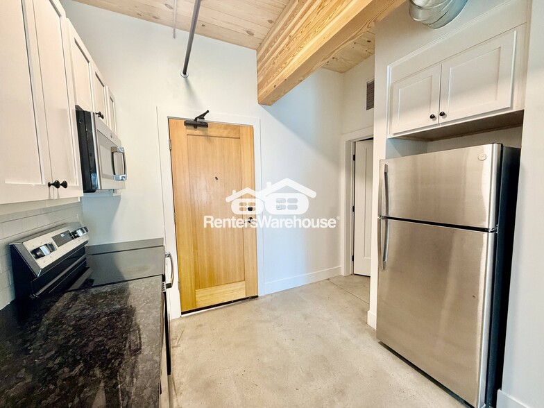 Building Photo - 2701 Ingersoll Ave