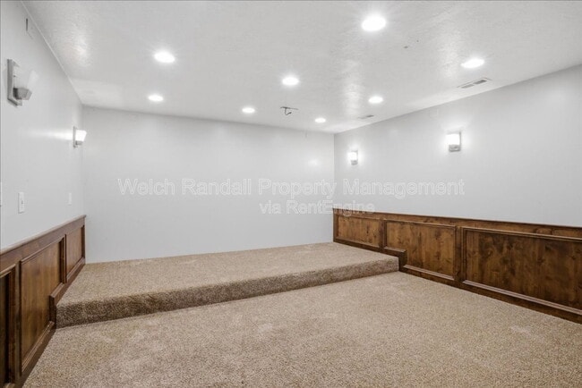Building Photo - 9527 S Newkirk St
