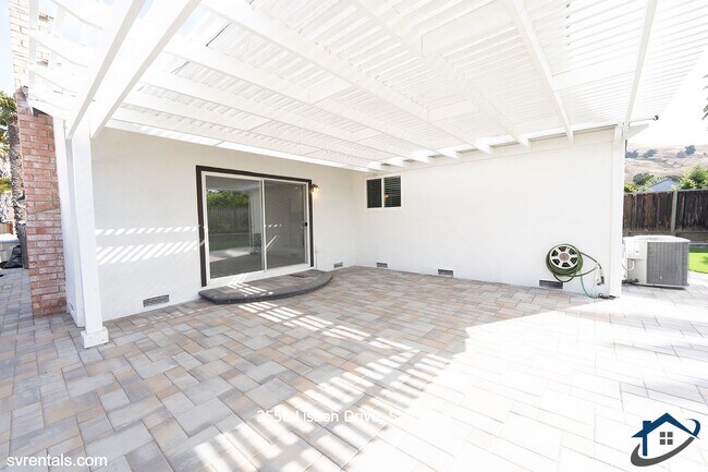 Building Photo - 3556 Lisbon Dr