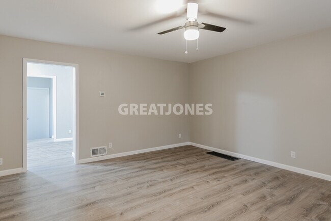 Building Photo - 2220 Gaebler Ave