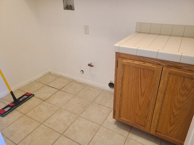 Building Photo - Amazing Hesperia Home