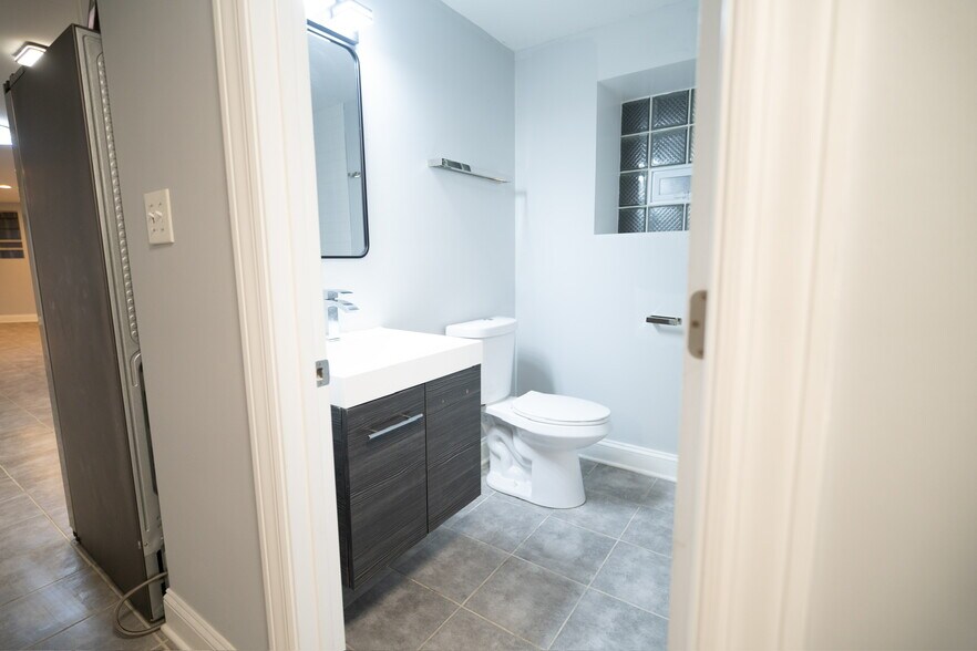 Building Photo - 7522 S Langley Ave