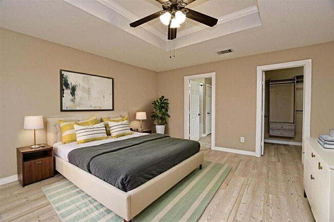 Building Photo - 537 MacKenzie Way