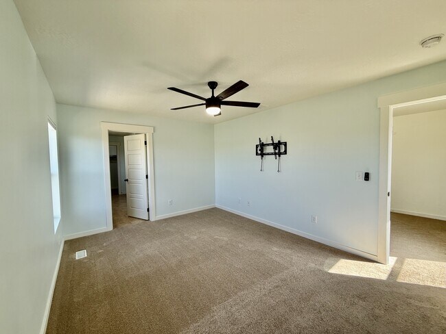 Building Photo - 722 S Willow Park Dr