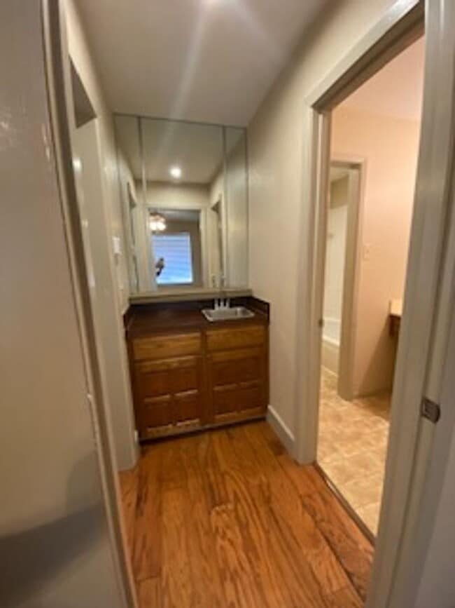 Building Photo - 2-bedroom, 1 bath house in Frisco. Parking uncovered.