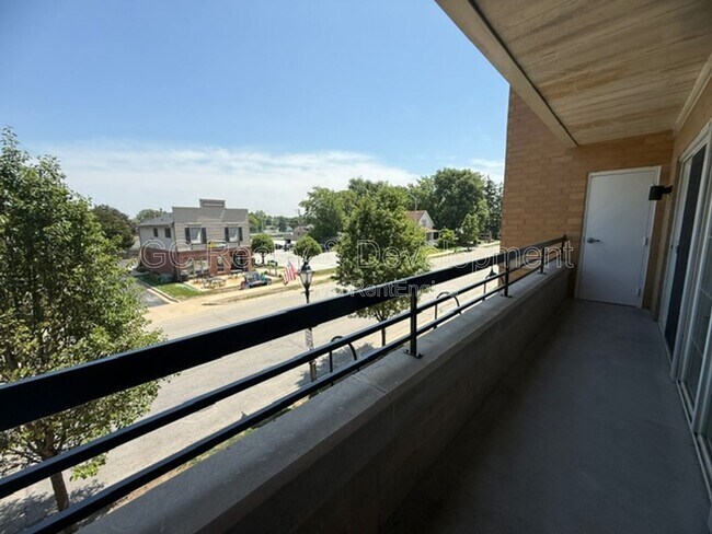Building Photo - 17212 Oak Park Ave