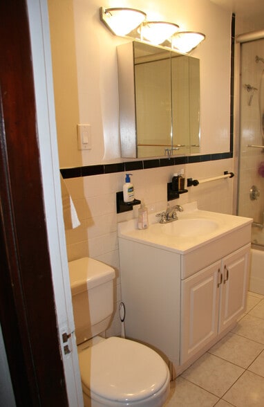 Building Photo - 55 Hobson St