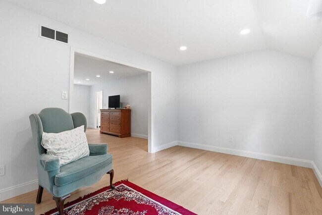 Building Photo - 1316 Heller Dr