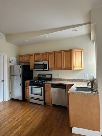 Primary Photo - 61 Endicott St