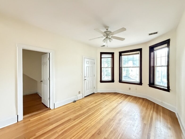 Building Photo - 3446 N Bell Ave