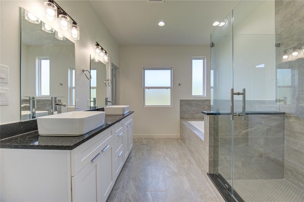 Building Photo - 2903 El Fenice Ln