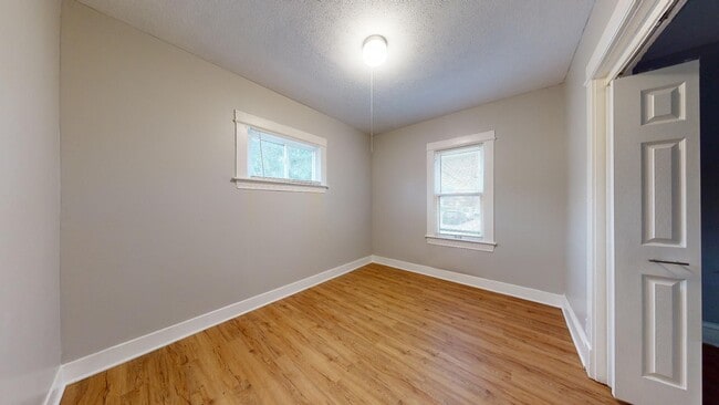 Building Photo - 4420 Bush Ave