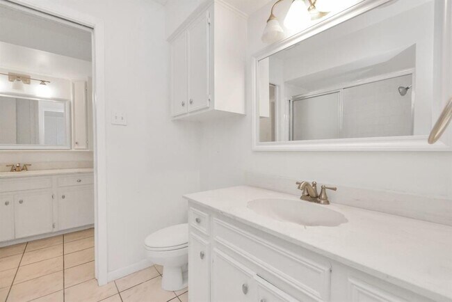 Building Photo - 2744 Briarhurst Dr